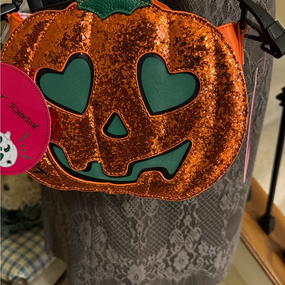 Betsey Johnson Halloween Jack O Lantern Glow Dark Pumpkin Crossbody Bag NWT - Picture 6 of 16
